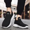 Casual Shoes Breattable Light Tennis For Men Fashion Slip-On Outdoor Mane Footwear Högkvalitativa svarta vita sneakers Storlek 46