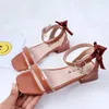 Sandaler 2020 New Fashion Bow High Heel Big Kids Shoes For Girl Sandals Summer Barn Party Leather Shoes 3 4 5 6 7 8 9 10 11 12 Year 240423