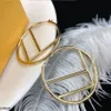 2022Luxury Designer Ohrringe Klassische minimalistische Studienbuchstaben Gold Large Runden Runde Ohrring für Frauen hochwertiger Markenschmuck 313g