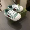 Zapatos para niños pequeños populares impresión completa de letras zapatos de diseño para niños.