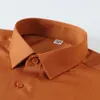 Camicia da abito solido a maniche lunghe e liscio elastica senza tasca con tasca con rughe standardfit con rughe gratis smart caglie