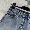24SS Women Designer Pants Jeans con pulsanti del modello di lettere all-over Female di fascia alta marca di pista di milan jogey jogey jogging outwear in denim dritto pantalone A100