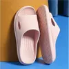 Soft Home Slippers Couple Summer Indoor Proof Proof Sandals El Couleur solide hommes Femmes Flip Flops Chaussures plates Y240412