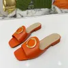 Slipers de chinelos de fundo liso feminino Slides Mulas de couro genuíno Hardware de fivela de fivela de candals de luxo de luxo de luxo 35-44 com caixa