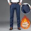 Jeans masculins pour hommes Hiver Warm Straight Fulce épaississer le denim long pantalon de haute qualité pantalon de mode décontracté