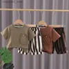 Sets de ropa 2023 Summer nuevo Cotton Boys Childrens Casual Sorthip Top Stripe Stripe Shorts 2 Pieces Fashion Childrens Clothing 1-6y Q240425