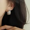 Boucles d'oreilles cerceaux Huitan Donny Watch chaîne pour femmes Couleur argentée / couleur or à la mode femelle simple bijourie élégante doseurs