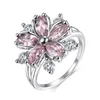 Bandringar Elegant Fashion Sakura Princess Engagement for Bride Jewelry Romantic Cherry Blossom Zircon Lady H240425