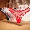 Trosor trosor nya sexiga spetsar blommor thong ladies trosor broderat mesh garn perspektiv unga kvinnor flickor underkläder thongs sexiga underkläder y240425