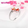 Klusterringar Entusiasm Romantisk stil 925 Sterling Silver Ring Red Stone Decorated With Crystal for Wife Wedding Party