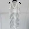 Grundläggande avslappnade klänningar Designer Brand High Version 24 Summer New M Family Stripe Sleeveless Slim Fit Sticke Dress Q8XB