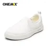 Chaussures décontractées Onemix 2024women Sneakers respirant Mesh Mesh's Street Footwear Lightweight Office Slip-On Spil-On Sneaker pour la marche en plein air