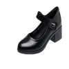 Casual skor kvinnor söt rund tå svart patent läder höjd ökade hälen lady street vår höst