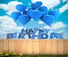 Balões azuis voadores feliz aniversário pano de fundo PONTRA BLUE CELURA CERDO DE MADEIRA DE MADEIRA FORNO DE ESTUDIO SCENIC ANTERIOR PARA BEBÊ CH2259551