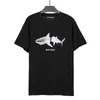 デザイナーTシャツメンズサメのファッションカジュアルカジュアルカジュアル衣服通気性Tシャツ高品質のTシャツストリートウェアポップコットンショートスプレーペイントグラフィティ