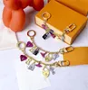 Chaves coloridas de luxo designer de luxo masculas chaves pingentes de prata key buckle clássica bloqueio amizade de alta qualidade Órname4205150