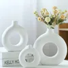 Vasos 1pc vasos de vasos de cerâmica branca/bege para decoração vasos de decoração de casa moderna vasos boho para decoração vaso círculo de vaso redondo donut vas