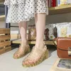 حذاء اللباس للنساء صيف 2024 صندل المرأة الشفافة البلاستيكية البلاستيكية المتوسطة عالية الكعب روماني