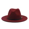 Cappelli di cappelli a bordo larghi cappelli da secchio alla moda con cappello fedora con cintura per uomini donne sentivano cappello Y240425
