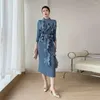 Robes décontractées miyake plissé de design haut de gamme 2024 automne stand up coude robe robe