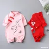 Één-stuks Chinese traditionele jumpsuit voor meisjes pasgeboren baby vlinder hanfu rood tang pak romper Chinese nieuwjaars outfits verjaardag