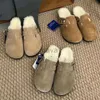 Piattaforma femminile sandali designer in pelle in pelle scamosciata zoccoli piatti casualmente cursori maschi da uomo lady tazz pelliccia indoor sandale gomma slide bostons estate slipper mule dhgate