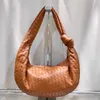 Designer Tote Bags for Women Autorance Sale Abita di moda Borsa di lusso con grandi ascelle avanzate 2024 Nuova borsa di tendenza fatta a mano intrecciata intrecciata la borsa 54 cm
