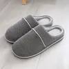 Slippers Men's Winter Simple Couple pour la maison Utilisation h Coton doux et chaud avec une taille pour hommes 13