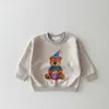 T-shirts Korea 2024 Baby Boys Girls Gift Bear Sweatshirt+Pull-On Jogger Pants 2st Passar nya söta barnkläder Set Cotton Kids Outfitsl2404