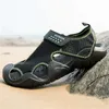 Slipare Rund fot 43-44 Finger Slipperskor Sandaler för män Designer Flat Sneakers Sport Special Tines Running Super mysig