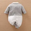 Rompers Lange mouw Baby Boys Gentleman Suits Outfit Infant Kleding Toddler onesie kostuum romper jumpsuit 100% katoenen lente en herfst D240425