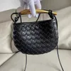 Bolsa de bolsa de alta definição de couro versátil sardinha tecida feminino avançado bolinho de bolsa