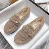 Chaussures décontractées Big Taille 35-43 Femmes Faux Wool Flats Hiver Winch Warm Lining Perle Chain Lady Loafers Femme Boat Shoe Top Quality