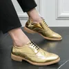 Scarpe casual maschile oro formale in pelle oxford italia 2024 abito da matrimonio festa allacciata di brogue uomini d'affari