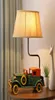 Ny design Creative Novelty Luxury träbilsbordslampor med tyg Lampskärm Vintage LED -skrivbordsljus för sovrumskvällsbord Stud7421398