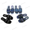 Rozmiar 35-41 Designerskie slajdy kobiety płaskie sandały luksusowe kapcie jasnoniebieskie plażę slajd damskie dżinsy swobodny płaskie buty wycięte litera gumowe letnie slajdy