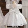 Robes de fille bébé arc anniversaire robe princesse élégante fille broderie fleur de fleur baptême blanc tutu enfant costume de fête de soirée formelle d240425