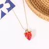 Anhänger Halsketten 1pcs Halskette Frauen Rot Erdbeer Herzlicht Luxuskragen Heckkette