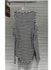 여자 블라우스 패션 2024 스트라이프 오프 탑 20 가을 매운 소녀 슬림 컷 어깨 티셔츠