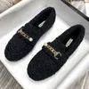 Chaussures décontractées Big Taille 35-43 Femmes Faux Wool Flats Hiver Winch Warm Lining Perle Chain Lady Loafers Femme Boat Shoe Top Quality