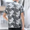 Camisas casuais masculinas 2024 Edição coreana de moda de verão Hong Kong Marca impressa com colar de pólo curto de mangas curtas Camisa legal versátil