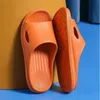 Zachte huizen slippers paar zomer indoor skid proof badkamer sandalen el vaste kleur mannen vrouwen slippers platte schoenen y240412