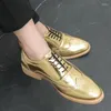 Scarpe casual maschile oro formale in pelle oxford italia 2024 abito da matrimonio festa allacciata di brogue uomini d'affari