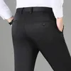 Pantaloni d'affari di grandi dimensioni per uomini abiti formali pantaloni sociali marito elastico pantaloni eleganti pantaloni slim casual plus size 240419