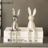 1pcs Céramique Temps allongé Assis Room de lapin ornements Statue de luxe Accessoires de décoration de maison Highend Art Aesthetics 240425