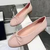 2024 scarpe da design in abito donna balletto di lusso primavera autunno pecora in pelle di pelle di pelle piatta piatta piatto da scarpa da barca in pelle pigro moca