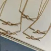 Luxury Tiifeniy Designer Pendant Halsband V-Gold High Version Knut Series med Diamond Rose Gold Necklace CNC Quality Flat Replacement