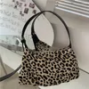 Umhängetaschen 2024 Koreanischer Leopardenmuster Unterarm Handtasche Frauen Mode Nylon Knödel Baguette Bag Bolsa Feminina