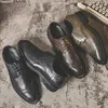 Casual Shoes Męska wiosenna sukienka biznesowa koronkowa skóra rzeźbiona Masowa moda formalny projektant Vintage wysokiej jakości