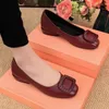 Casual schoenen vrouwen flats mode solide kleur slip op dames lente vierkant hiel hoogwaardige comfort feestschoen zapatos mujer